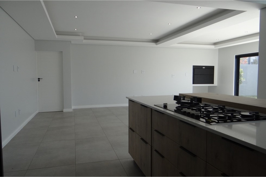 4 Bedroom Property for Sale in Clayville Gauteng