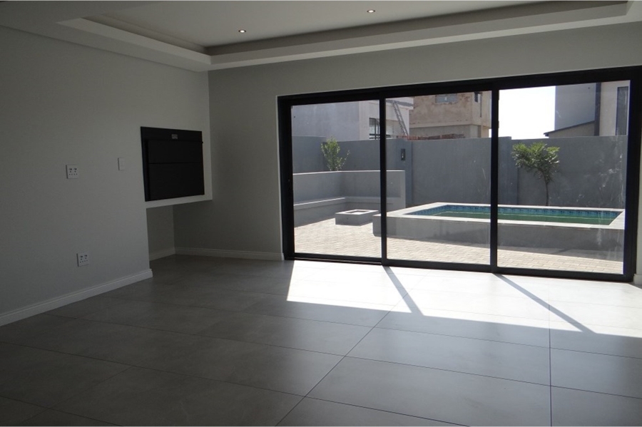 4 Bedroom Property for Sale in Clayville Gauteng