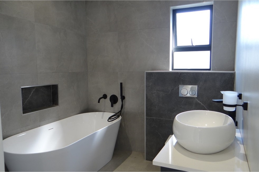4 Bedroom Property for Sale in Clayville Gauteng