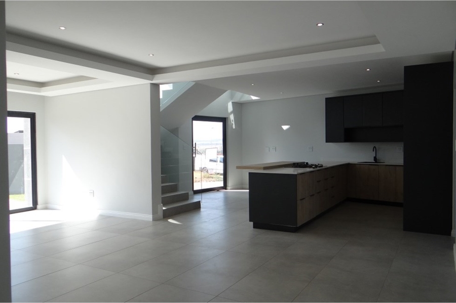 4 Bedroom Property for Sale in Clayville Gauteng