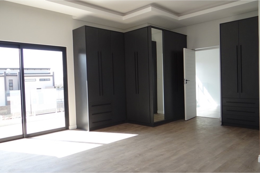 4 Bedroom Property for Sale in Clayville Gauteng
