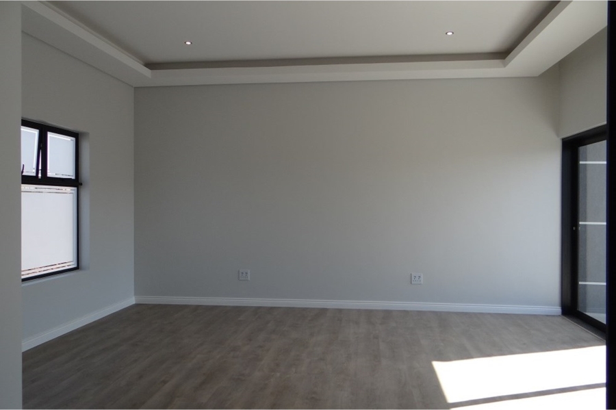 4 Bedroom Property for Sale in Clayville Gauteng