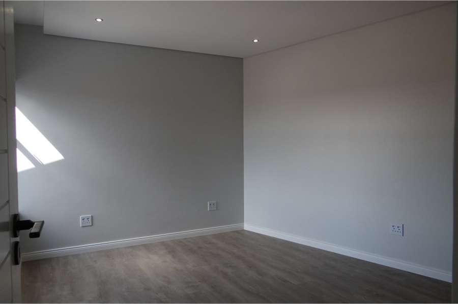 4 Bedroom Property for Sale in Clayville Gauteng
