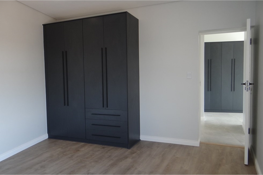 4 Bedroom Property for Sale in Clayville Gauteng