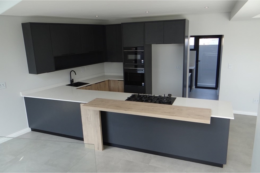 4 Bedroom Property for Sale in Clayville Gauteng