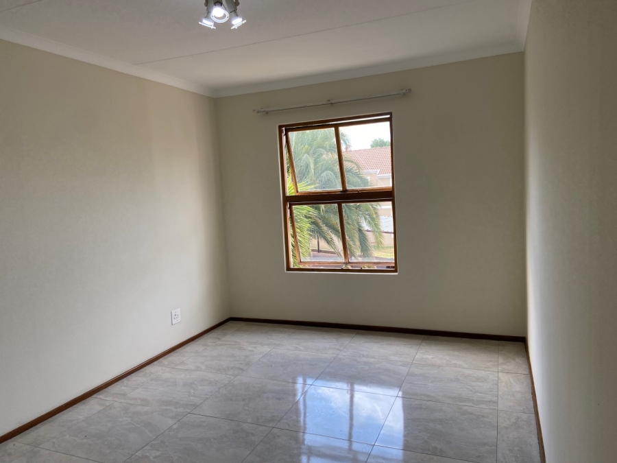 2 Bedroom Property for Sale in Robindale Gauteng