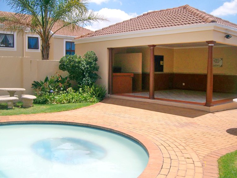 2 Bedroom Property for Sale in Robindale Gauteng