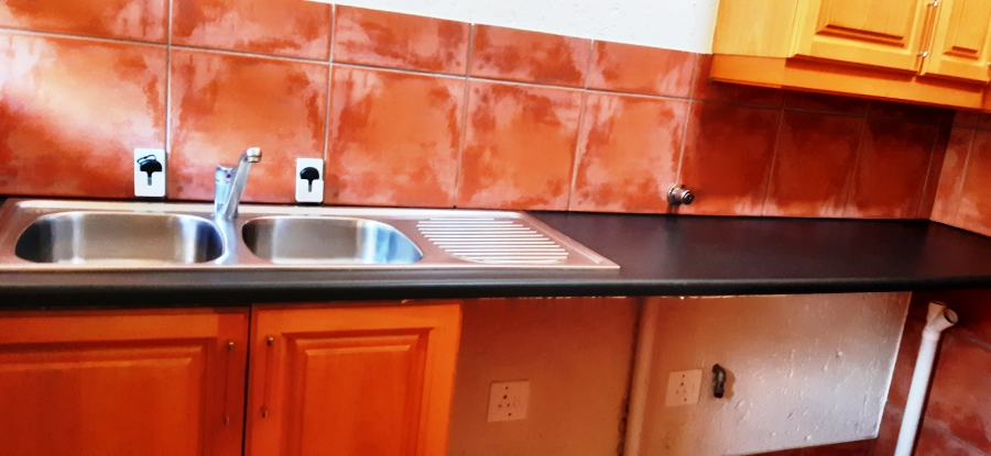 To Let 2 Bedroom Property for Rent in Waterkloof Ridge Gauteng