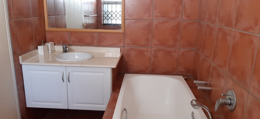To Let 2 Bedroom Property for Rent in Waterkloof Ridge Gauteng