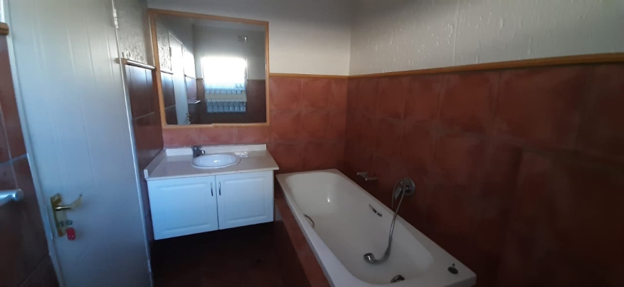 To Let 3 Bedroom Property for Rent in Waterkloof Ridge Gauteng