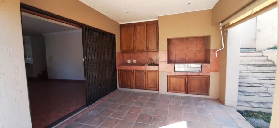 To Let 3 Bedroom Property for Rent in Waterkloof Ridge Gauteng