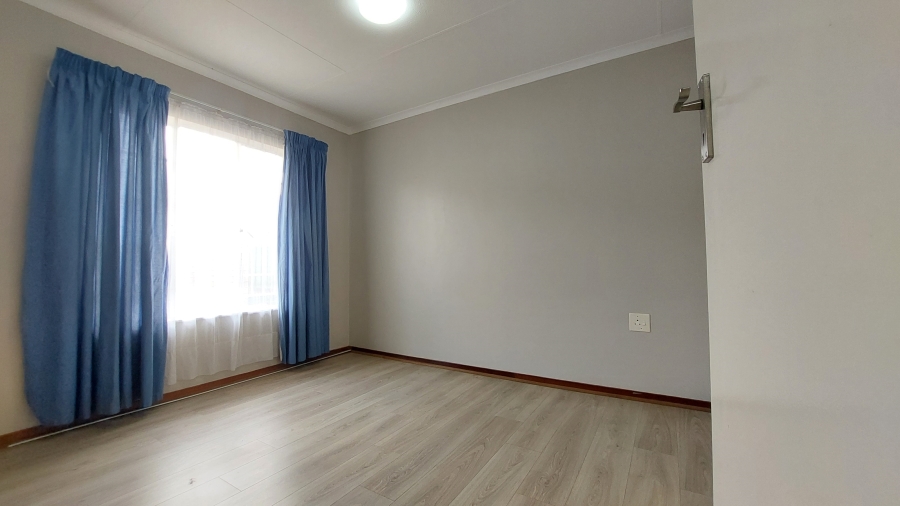2 Bedroom Property for Sale in Die Hoewes Gauteng
