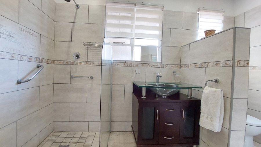 2 Bedroom Property for Sale in Die Hoewes Gauteng