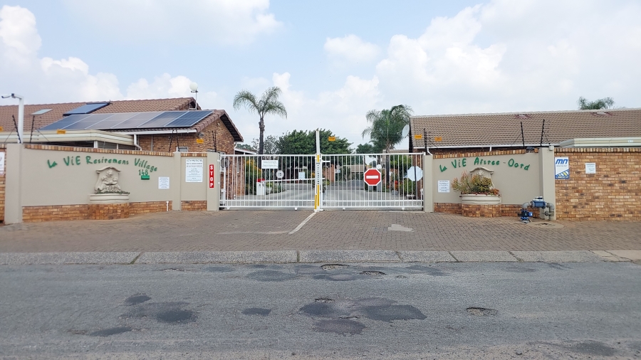 2 Bedroom Property for Sale in Die Hoewes Gauteng