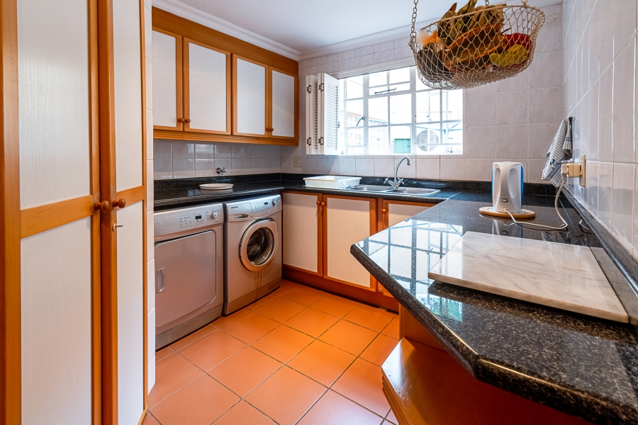 5 Bedroom Property for Sale in Waterkloof Ridge Gauteng