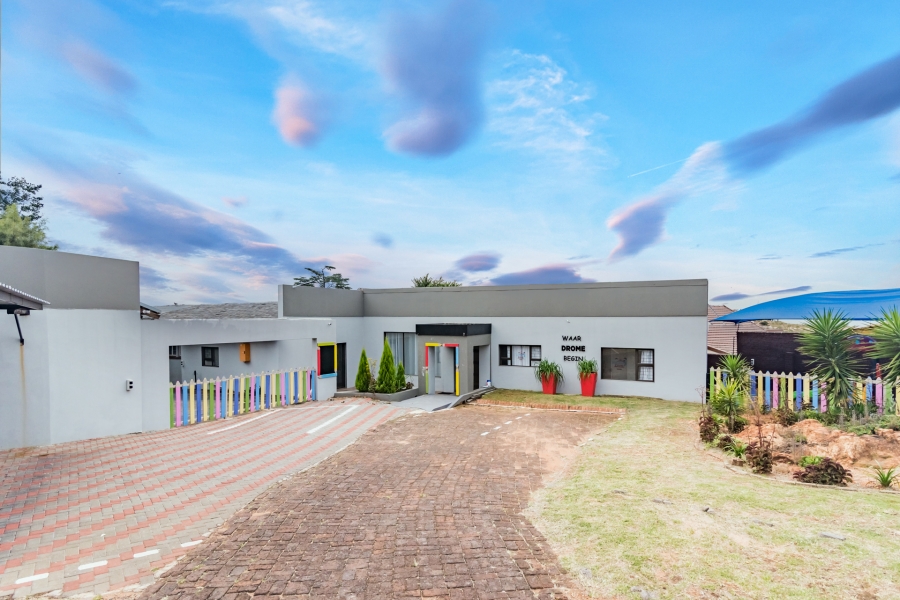 To Let 6 Bedroom Property for Rent in Horison Park Gauteng