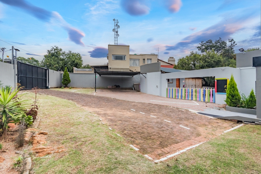 To Let 6 Bedroom Property for Rent in Horison Park Gauteng