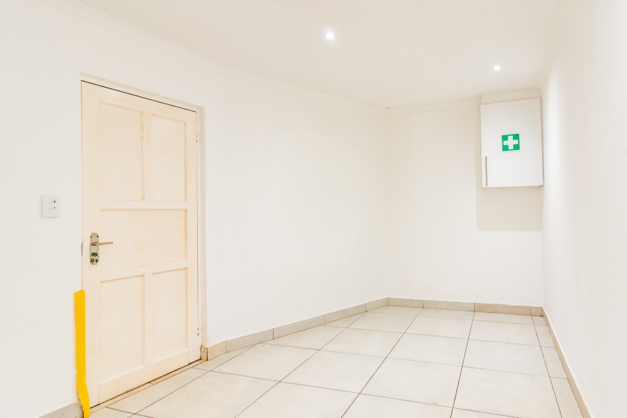 To Let 6 Bedroom Property for Rent in Horison Park Gauteng