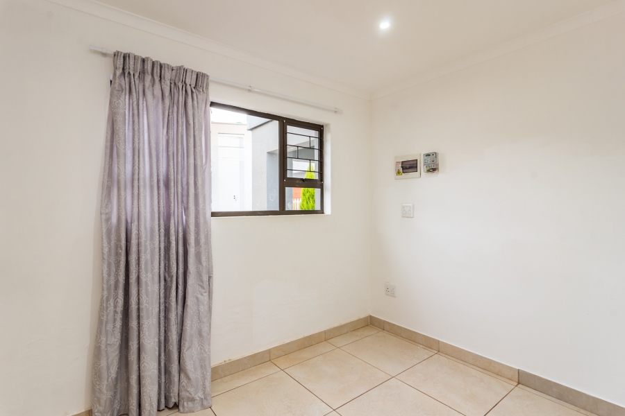 To Let 6 Bedroom Property for Rent in Horison Park Gauteng