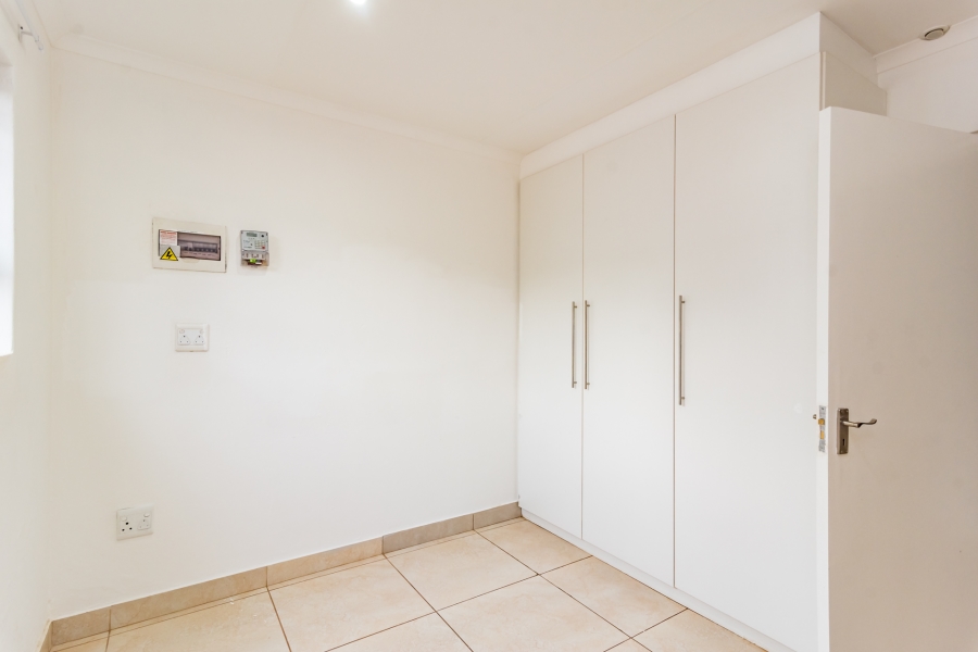 To Let 6 Bedroom Property for Rent in Horison Park Gauteng