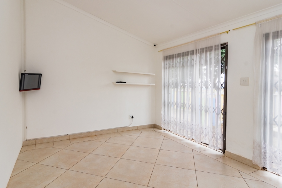 To Let 6 Bedroom Property for Rent in Horison Park Gauteng