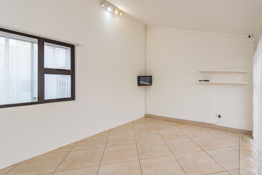 To Let 6 Bedroom Property for Rent in Horison Park Gauteng