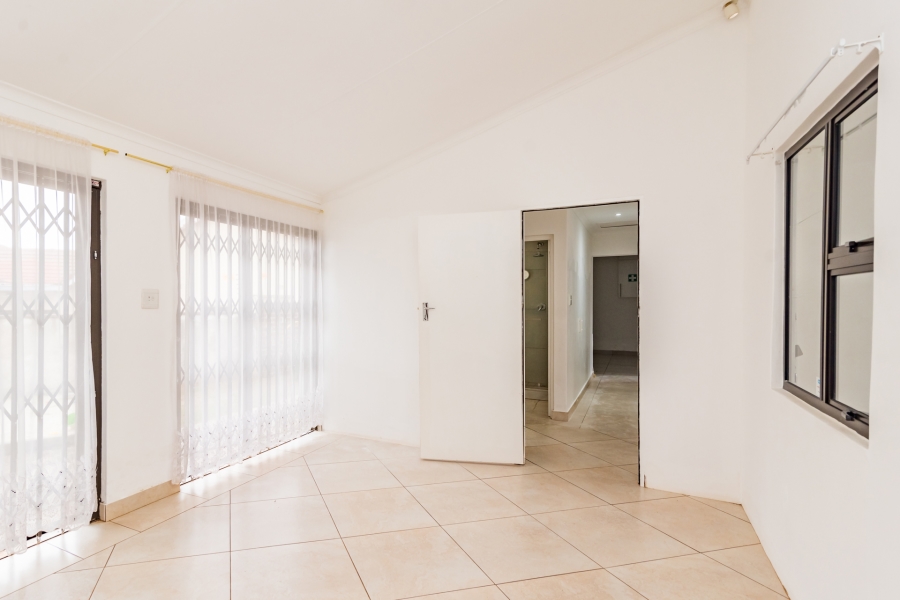 To Let 6 Bedroom Property for Rent in Horison Park Gauteng