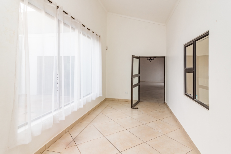 To Let 6 Bedroom Property for Rent in Horison Park Gauteng