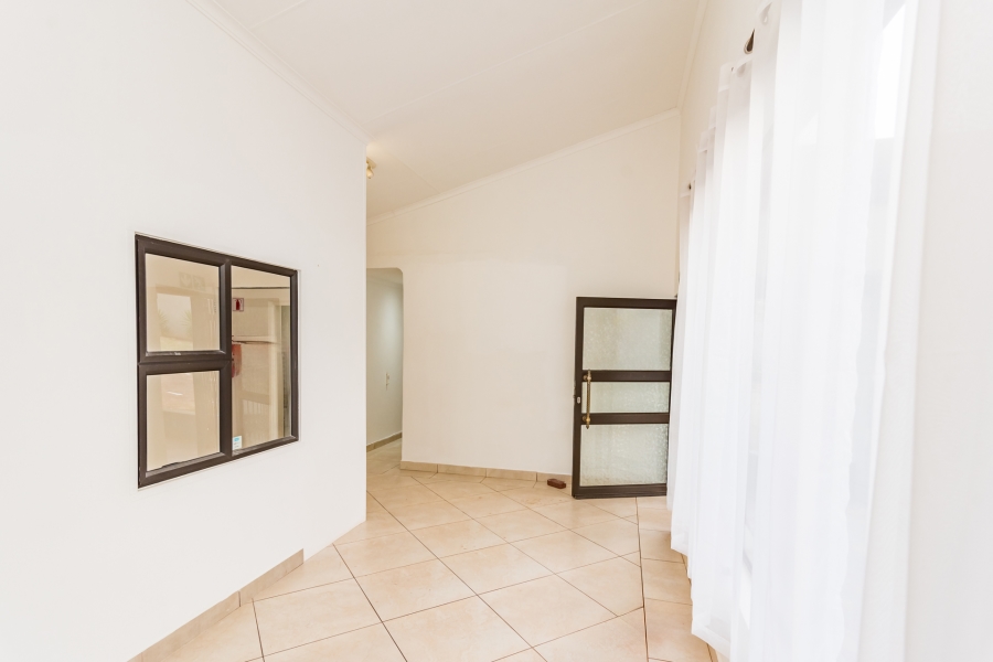 To Let 6 Bedroom Property for Rent in Horison Park Gauteng