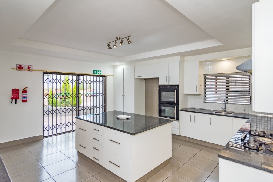To Let 6 Bedroom Property for Rent in Horison Park Gauteng