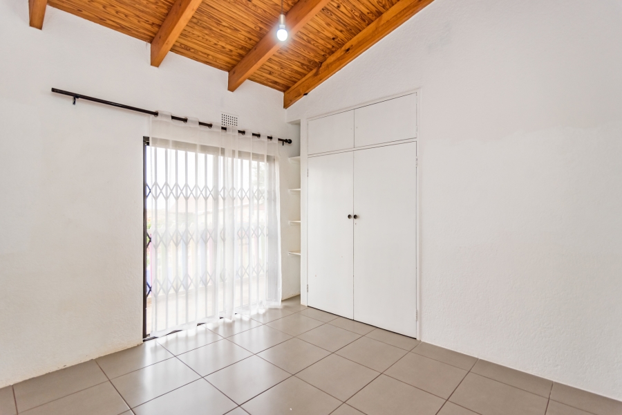 To Let 6 Bedroom Property for Rent in Horison Park Gauteng