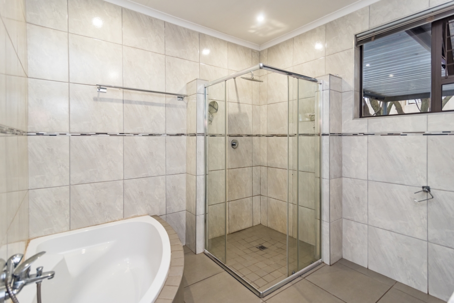 To Let 6 Bedroom Property for Rent in Horison Park Gauteng