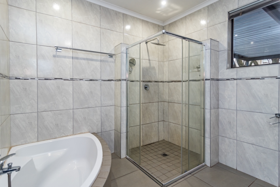 To Let 6 Bedroom Property for Rent in Horison Park Gauteng