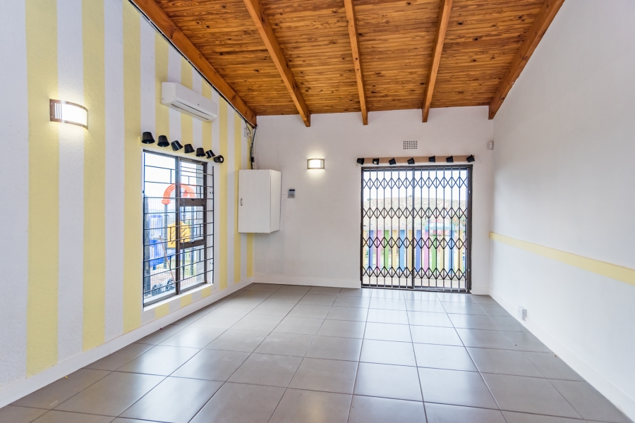 To Let 6 Bedroom Property for Rent in Horison Park Gauteng