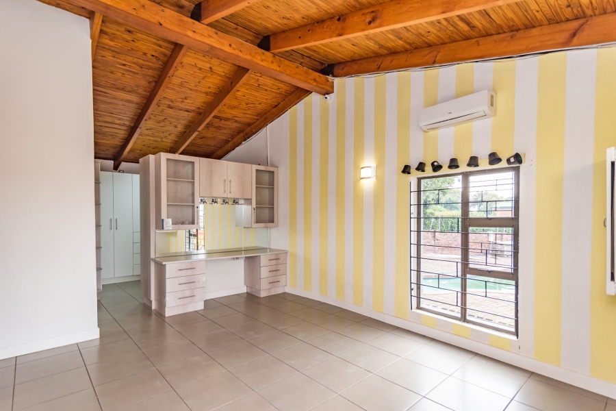 To Let 6 Bedroom Property for Rent in Horison Park Gauteng