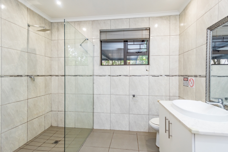 To Let 6 Bedroom Property for Rent in Horison Park Gauteng