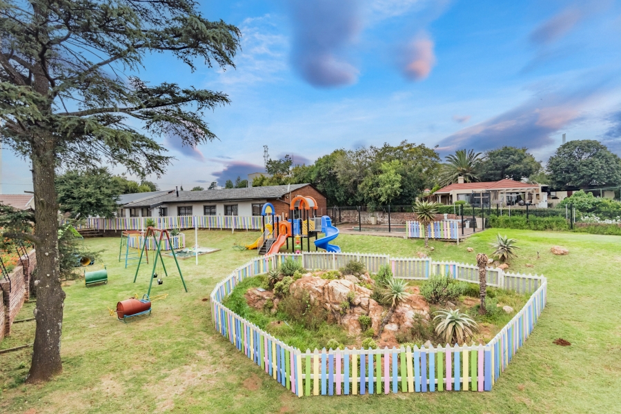 To Let 6 Bedroom Property for Rent in Horison Park Gauteng