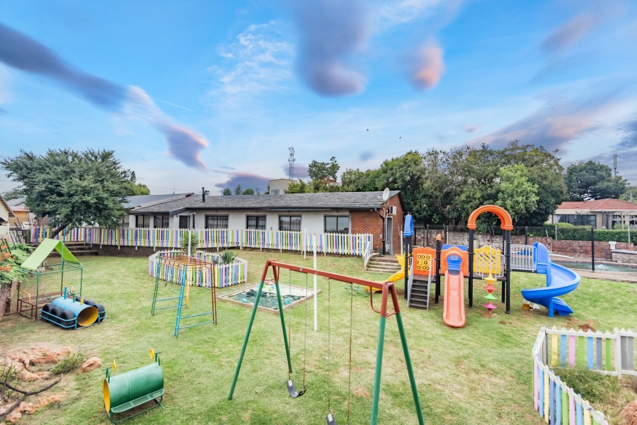 To Let 6 Bedroom Property for Rent in Horison Park Gauteng