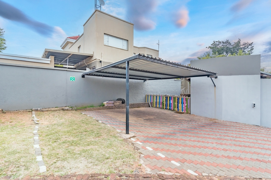 To Let 6 Bedroom Property for Rent in Horison Park Gauteng