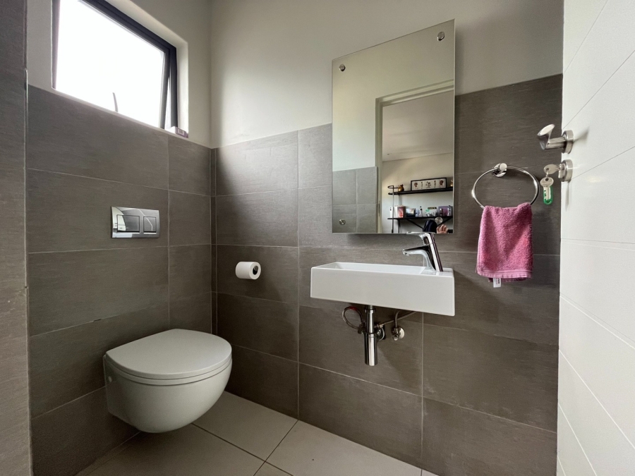 To Let 4 Bedroom Property for Rent in Morningside Gauteng