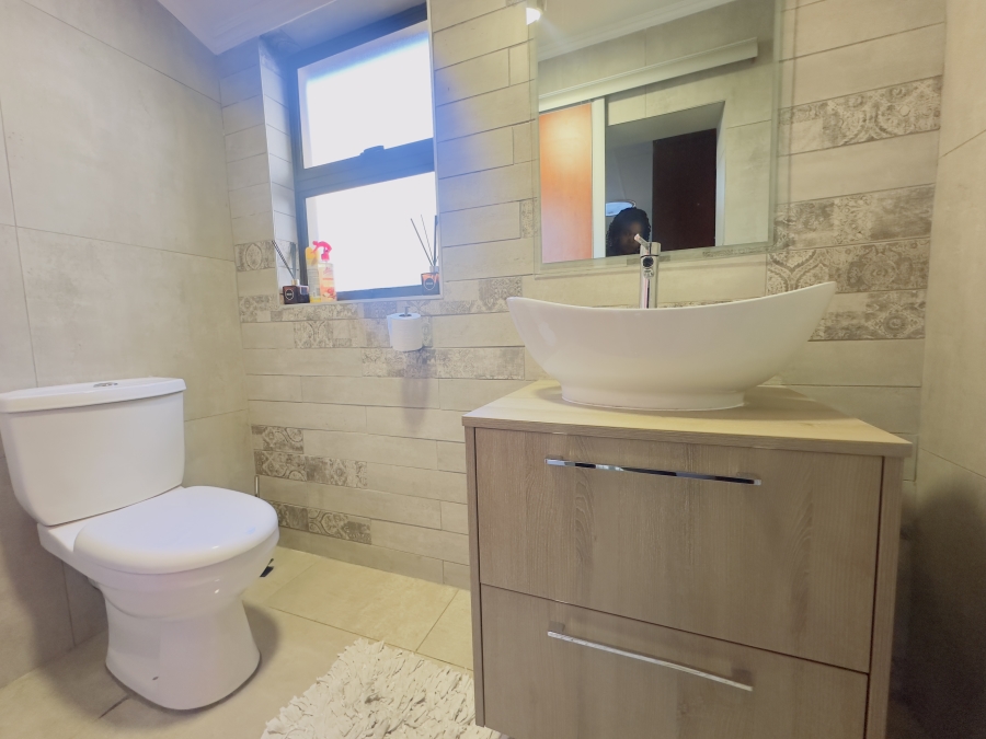 5 Bedroom Property for Sale in Blue Saddle Ranches Gauteng
