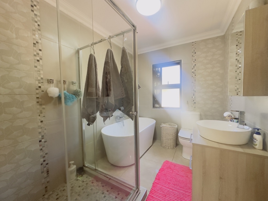 5 Bedroom Property for Sale in Blue Saddle Ranches Gauteng