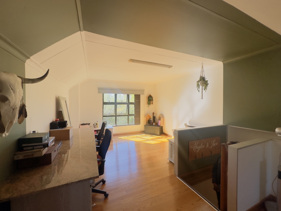 5 Bedroom Property for Sale in Blue Saddle Ranches Gauteng