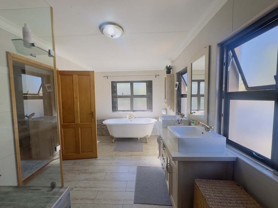 5 Bedroom Property for Sale in Blue Saddle Ranches Gauteng