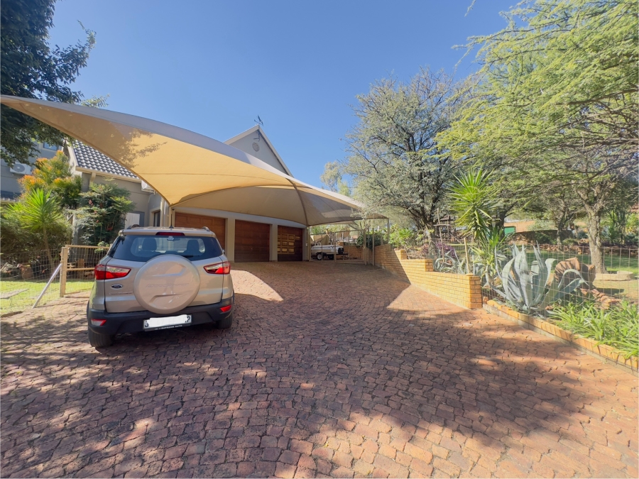 5 Bedroom Property for Sale in Blue Saddle Ranches Gauteng