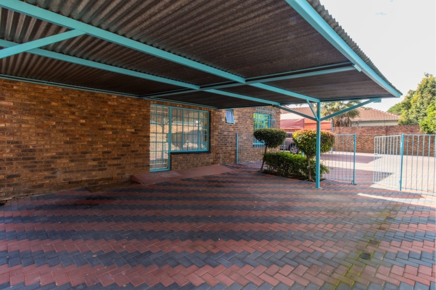 4 Bedroom Property for Sale in Wierda Park Gauteng