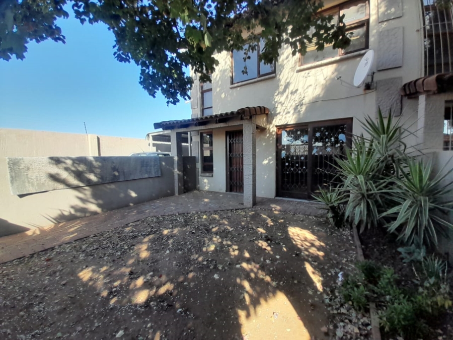 To Let 2 Bedroom Property for Rent in Three Rivers Gauteng