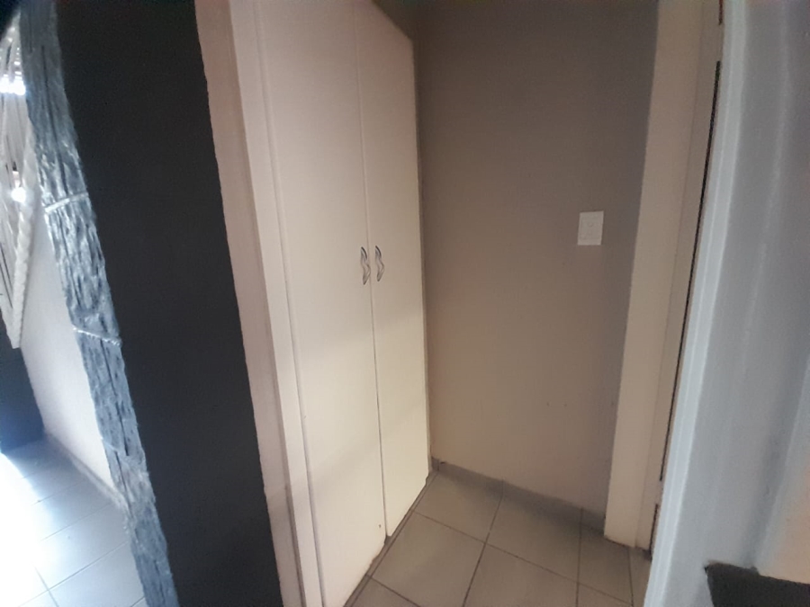 To Let 2 Bedroom Property for Rent in Three Rivers Gauteng