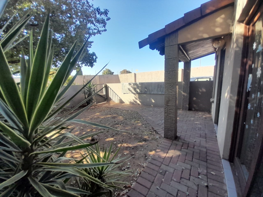 To Let 2 Bedroom Property for Rent in Three Rivers Gauteng