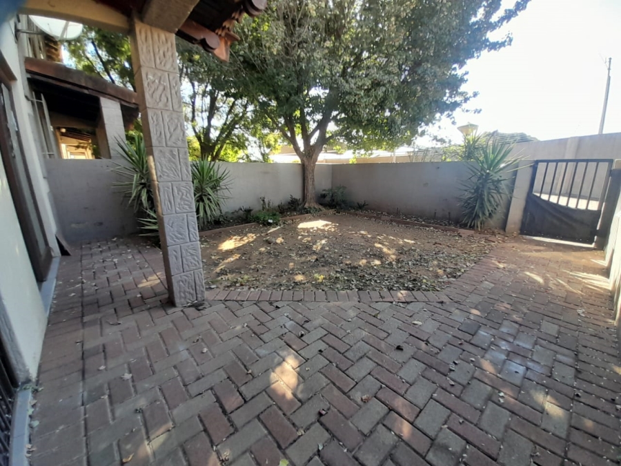 To Let 2 Bedroom Property for Rent in Three Rivers Gauteng